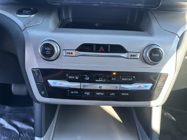 Used 2023 Ford Explorer XLT w/ Equipment Group 202A AWD/4WD image 24