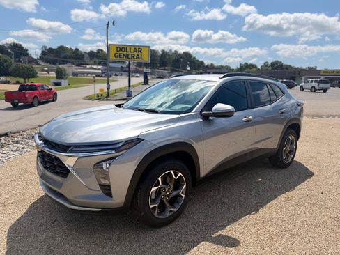 New 2026 Chevrolet Trax LT w/ Driver Confidence Package FWD image 7