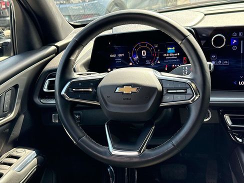 Used 2024 Chevrolet Traverse LT FWD image 17