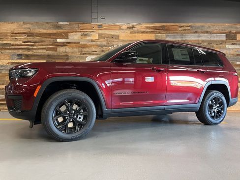 New 2025 Jeep Grand Cherokee L Altitude image 7