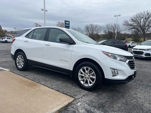 Used 2018 Chevrolet Equinox LS image 4