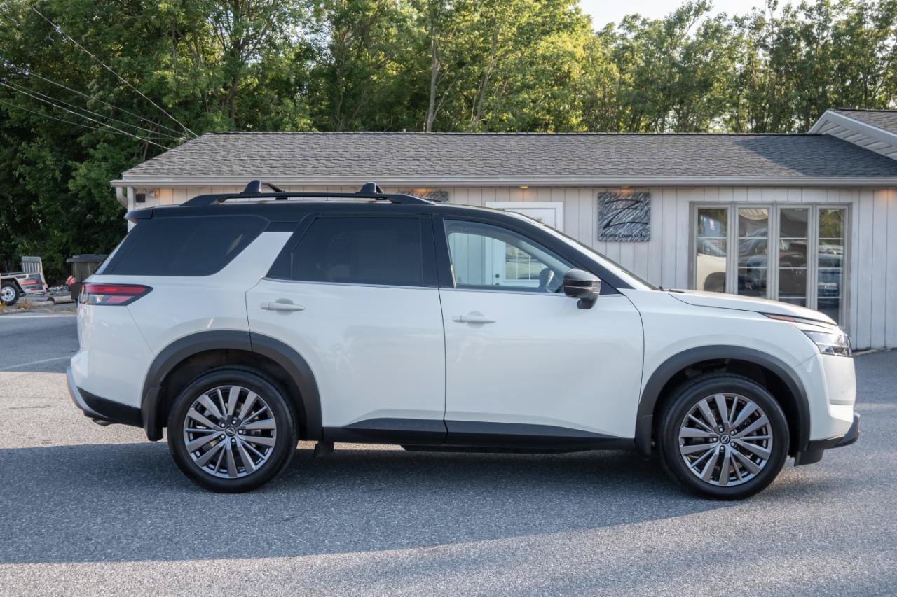 Used 2023 Nissan Pathfinder SL w/ SL Premium Package AWD/4WD image 10