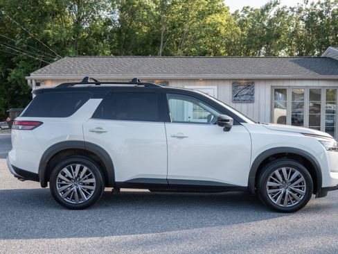 Used 2023 Nissan Pathfinder SL w/ SL Premium Package AWD/4WD image 10