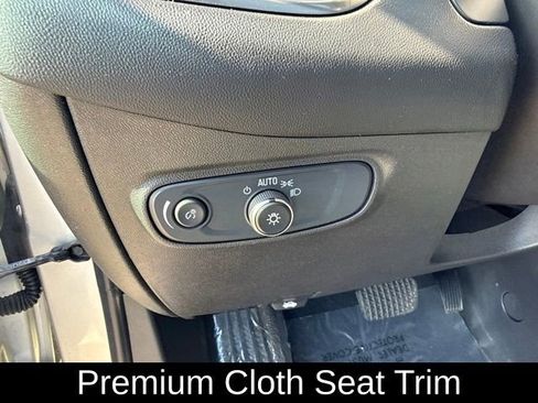 Used 2021 Chevrolet Equinox LS w/ LS Convenience Package FWD image 23