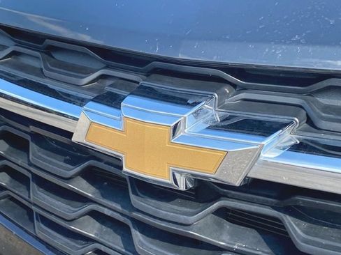 Used 2025 Chevrolet Trax LT w/ LT Convenience Package FWD image 29