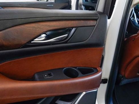 Used 2019 Cadillac Escalade ESV Premium Luxury image 59