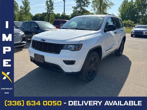 Used 2019 Jeep Grand Cherokee Laredo AWD/4WD image 1