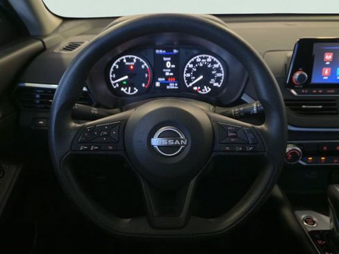 Used 2024 Nissan Altima 2.5 S FWD image 14