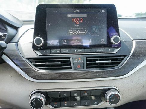 Used 2024 Nissan Altima 2.5 SV image 11