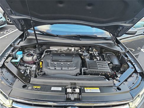 Certified 2023 Volkswagen Tiguan SEL R-Line image 10
