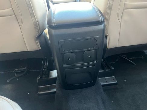 Used 2022 Ford Explorer XLT w/ Equipment Group 202A AWD/4WD image 14
