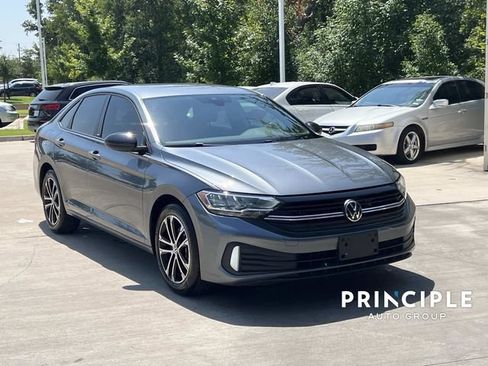 Used 2024 Volkswagen Jetta Sport FWD image 3