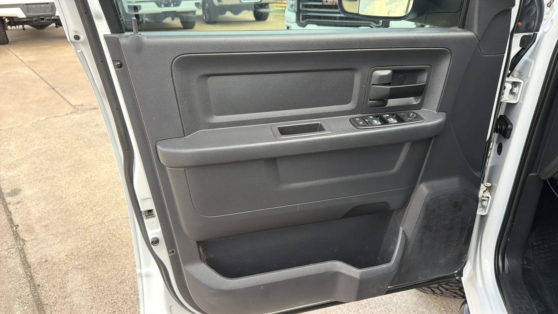 Used 2012 RAM 3500 ST w/ Chrome Appearance Group AWD/4WD image 11