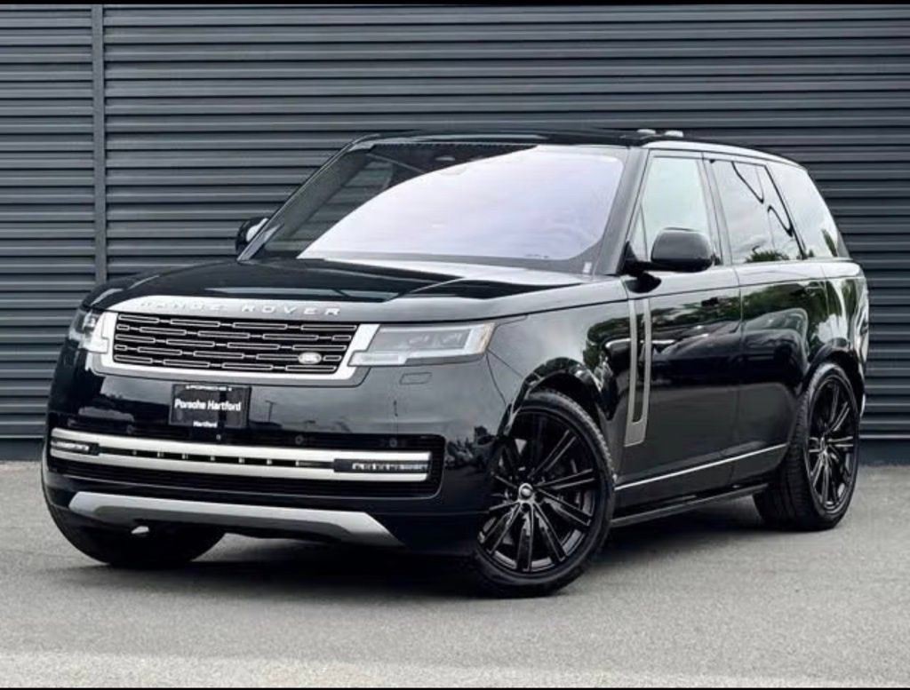 Used 2023 Land Rover Range Rover SE AWD/4WD image 1