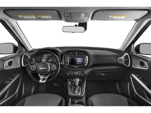 Used 2025 Kia Soul LX w/ LX Technology Package FWD image 8