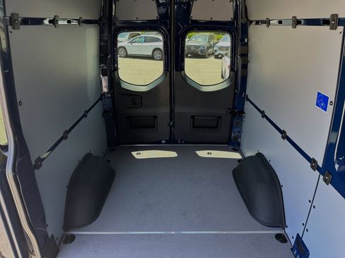 Used 2024 Mercedes-Benz Sprinter 144 Cargo image 15