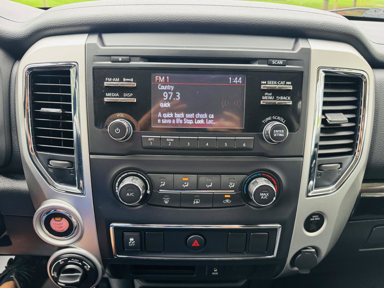 Used 2018 Nissan Titan SV AWD/4WD image 14