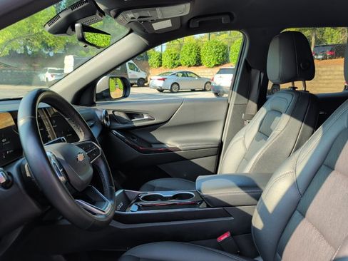 Used 2025 Chevrolet Equinox LT w/ Convenience Package II FWD image 10