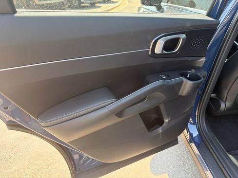 Used 2025 Kia Sorento S w/ Panoramic Sunroof Package FWD image 21