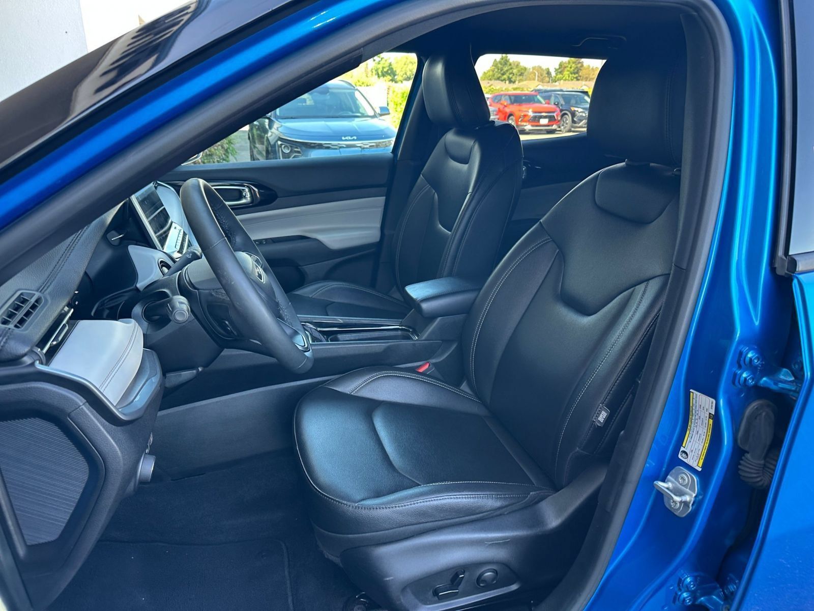 Used 2025 Jeep Compass Limited AWD/4WD image 36
