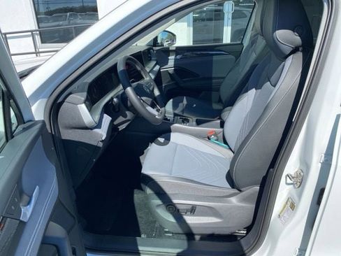 New 2025 Volkswagen Tiguan SE image 25