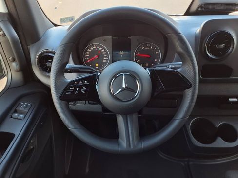 Used 2025 Mercedes-Benz Sprinter 2500 image 12