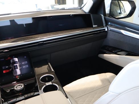 Used 2025 Cadillac Escalade V image 17