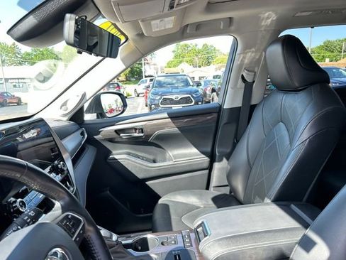 Used 2021 Toyota Highlander Platinum AWD/4WD image 35