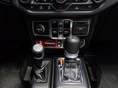 Certified 2024 Jeep Wrangler Rubicon w/ Convenience Group image 17