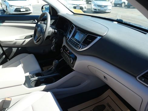 Used 2017 Hyundai Tucson SE image 32