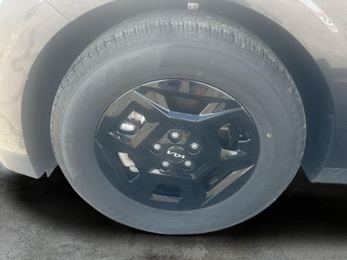 Used 2026 Kia Carnival FWD image 43