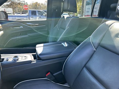 Used 2023 Cadillac Escalade ESV Premium Luxury image 12