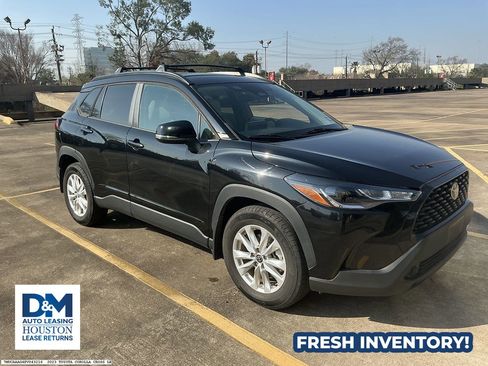 Used 2023 Toyota Corolla Cross LE image 1