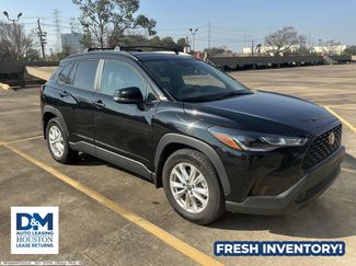 Used 2023 Toyota Corolla Cross LE video 1