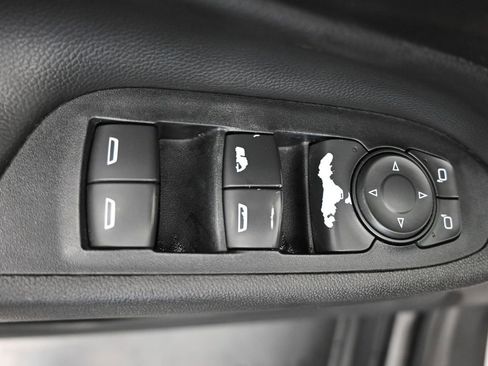 Used 2020 Chevrolet Equinox LT FWD image 23