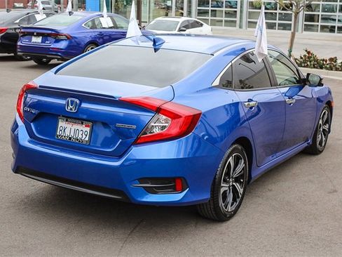 Used 2018 Honda Civic Touring image 5