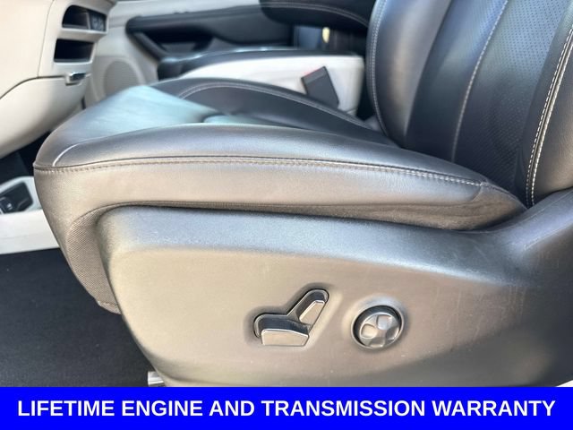 Used 2024 Chrysler Pacifica Touring-L FWD image 22