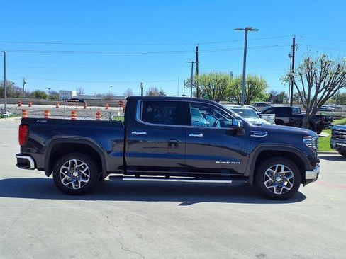 Certified 2022 GMC Sierra 1500 SLT image 2