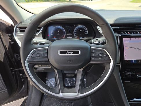 Used 2024 Jeep Grand Cherokee Limited w/ Black Appearance Package AWD/4WD image 33