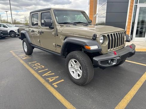 Used 2020 Jeep Gladiator Sport w/ Quick Order Package 24S AWD/4WD image 2