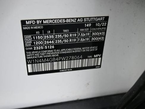 Used 2023 Mercedes-Benz GLB 250 w/ Premium Package image 18