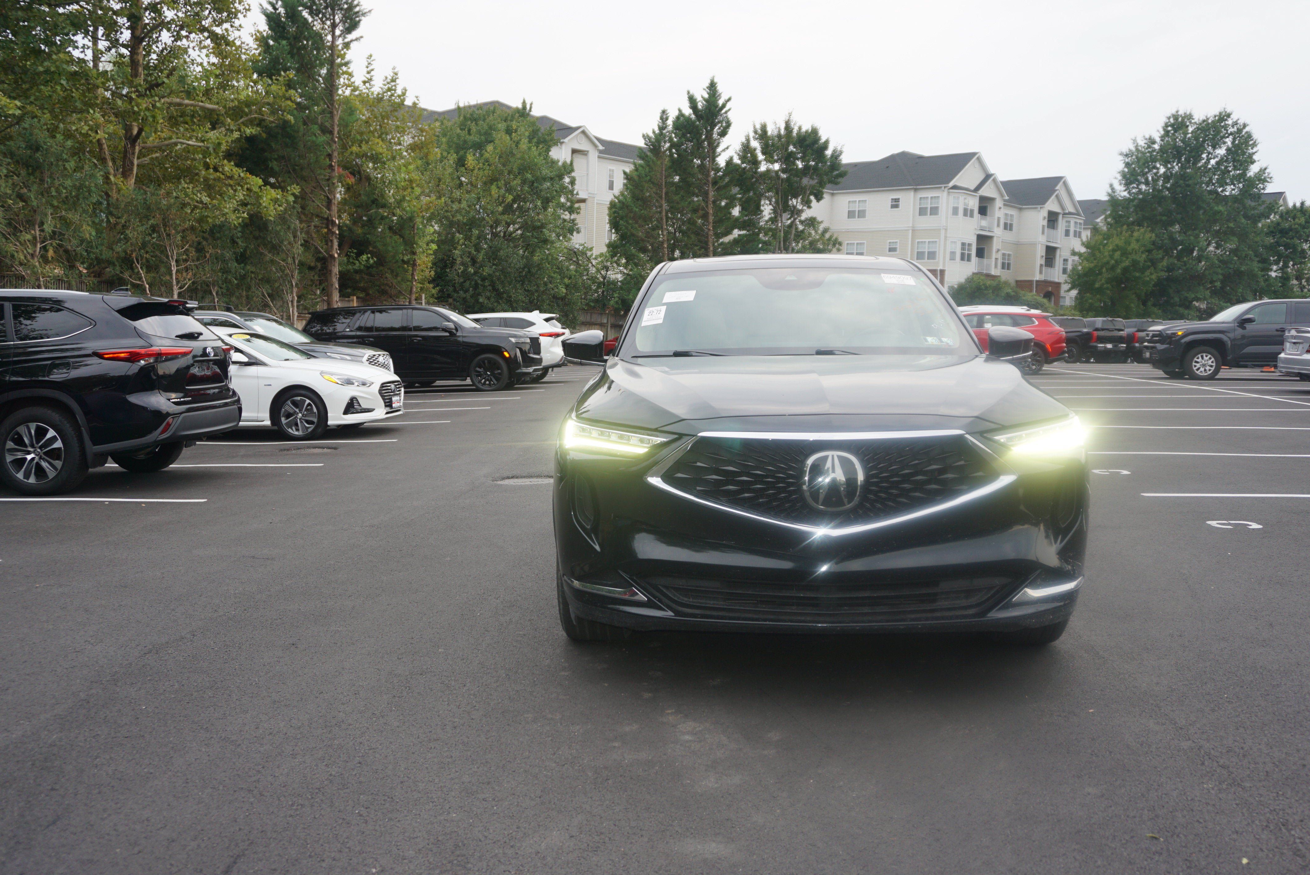 Used 2023 Acura MDX SH-AWD image 2