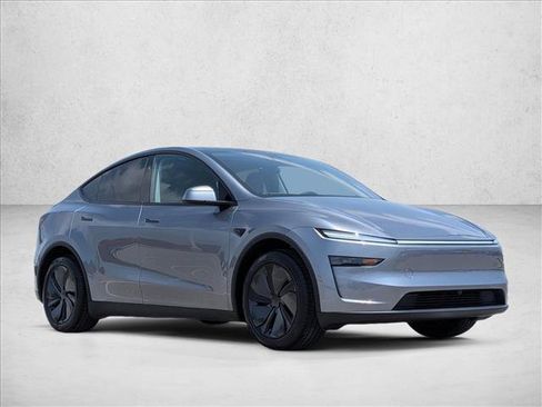 Used 2026 Tesla Model Y 2WD image 3
