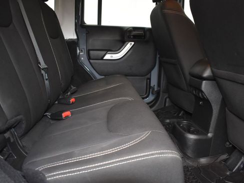 Used 2015 Jeep Wrangler Unlimited Rubicon w/ Connectivity Group image 21