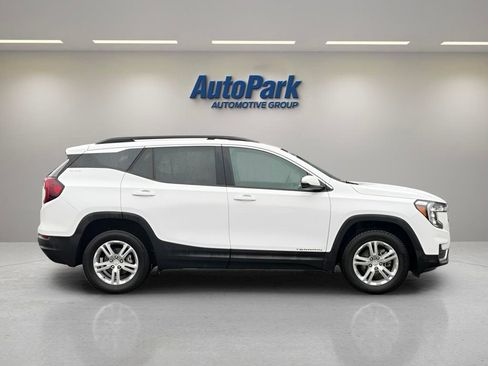 Used 2023 GMC Terrain SLE w/ Driver Convenience Package image 8