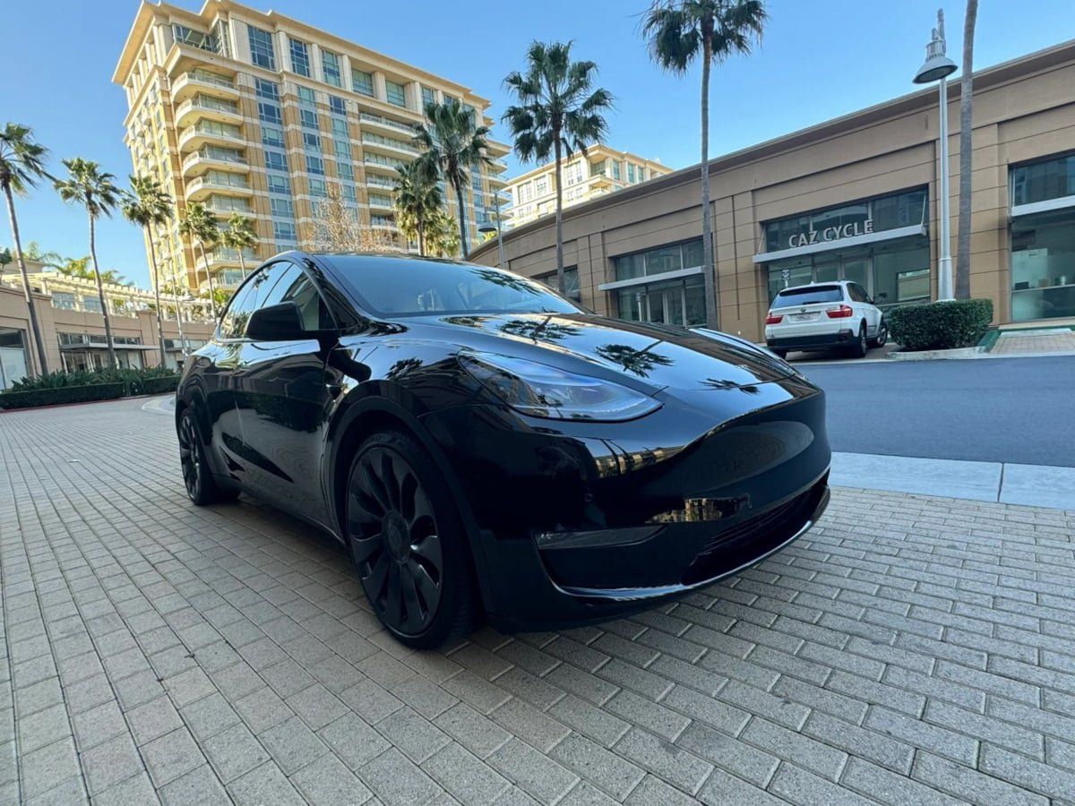 Used 2023 Tesla Model Y Long Range AWD/4WD image 3
