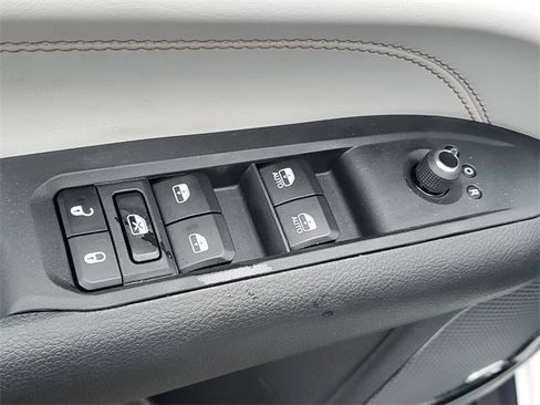 New 2026 Jeep Compass Limited w/ Sun, Sound & Navigation Group AWD/4WD image 17