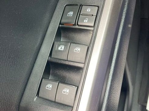 Used 2016 Toyota Tacoma SR5 w/ SR5 Appearance Package (SN) image 30