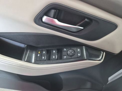 Used 2025 Nissan Rogue SV AWD/4WD image 17