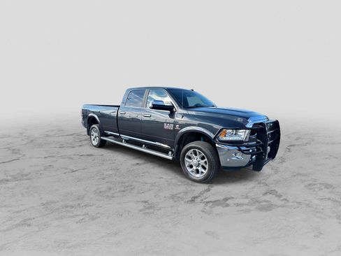 Used 2017 RAM 2500 Limited AWD/4WD image 2